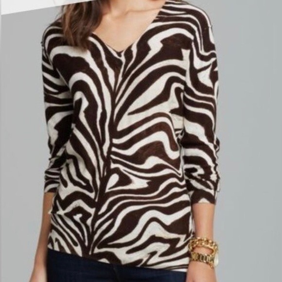Michael Kors tan and brown marble print vneck light oversized knit top size XS - Picture 3 of 9